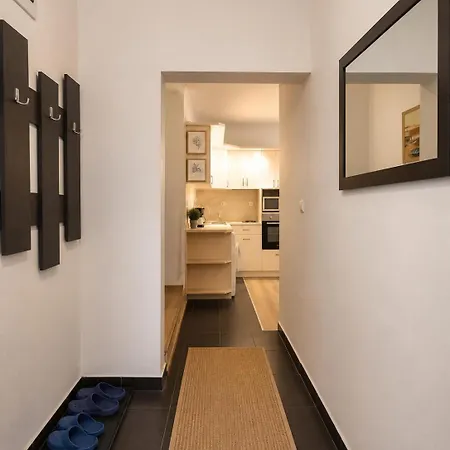 Bellavista Apartment *